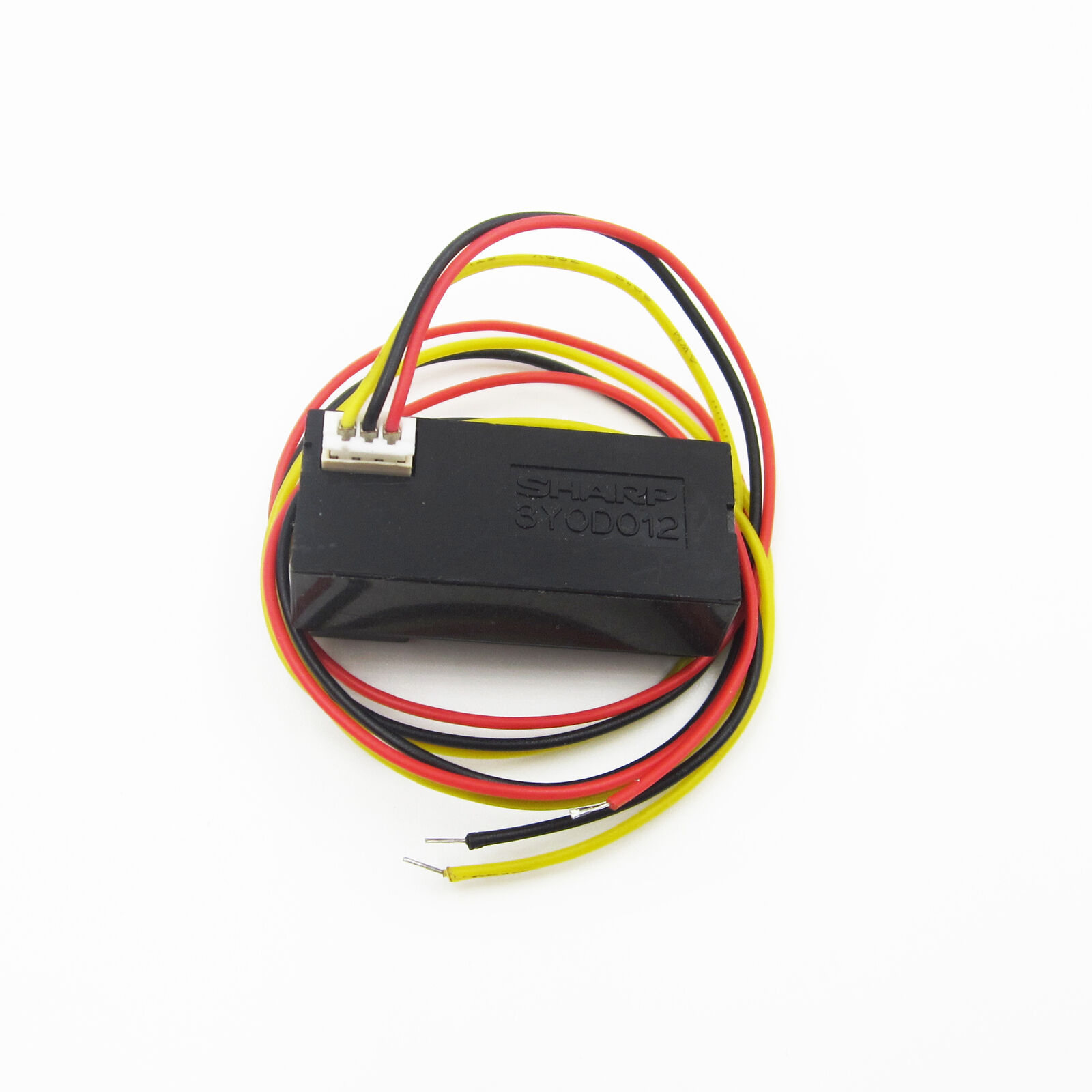 Vue du capteur de distance infrarouge Sharp GP2Y0A710K0F, idéal pour robots et IoT